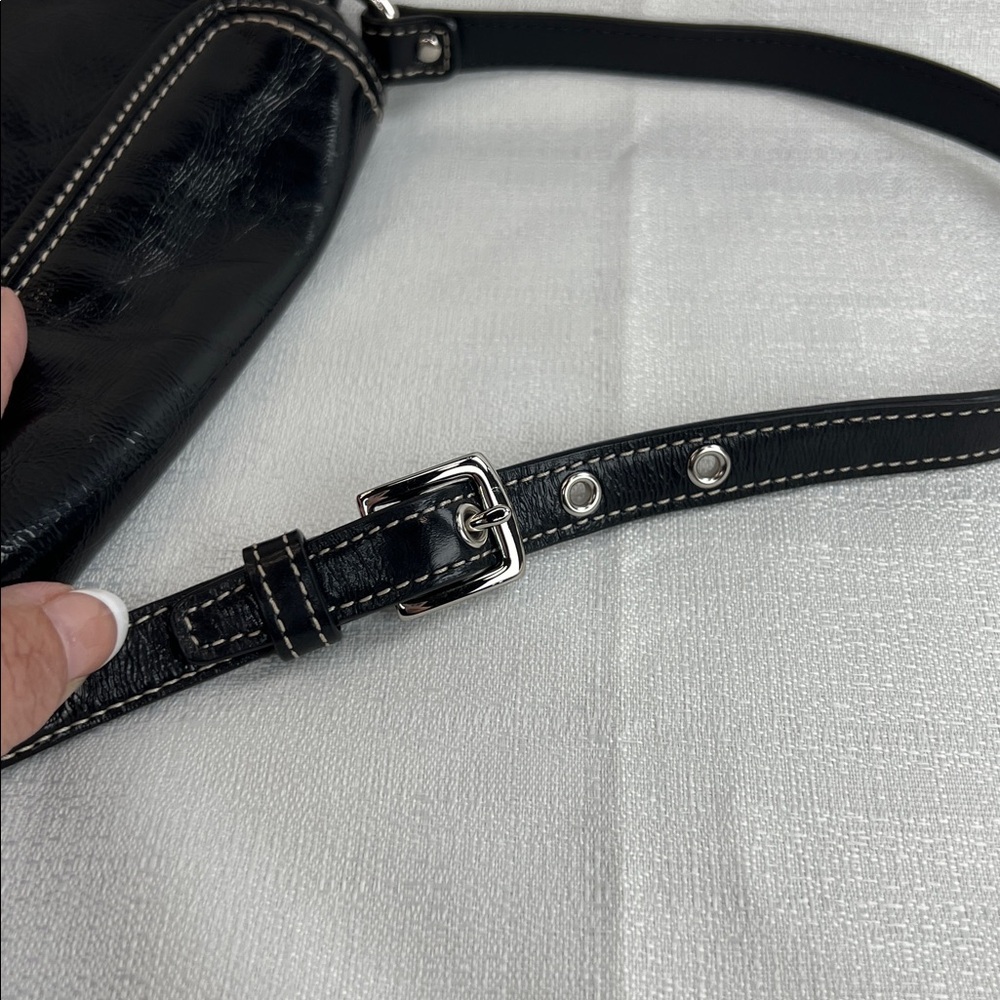 Coach 2009 black patent leather shoulder bag - Picture 11 of 11